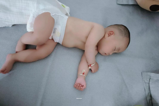 中国台湾四个月宝宝不爱笑