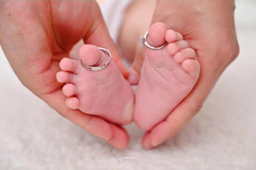 中国台湾宝宝睡觉头上都是汗